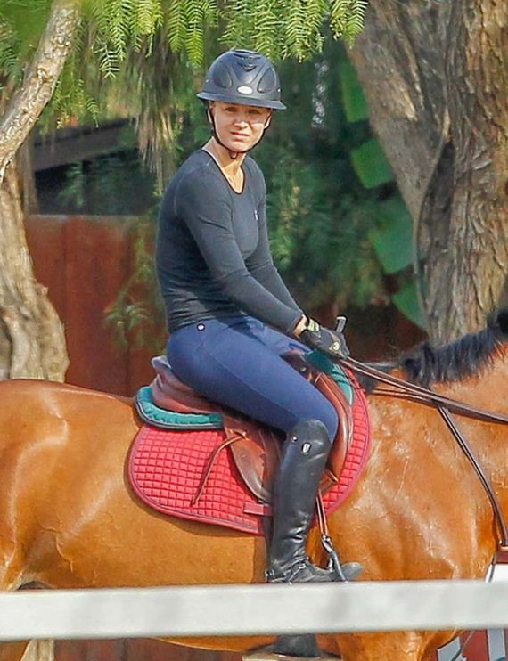 Kaley-Cuoco-Horse