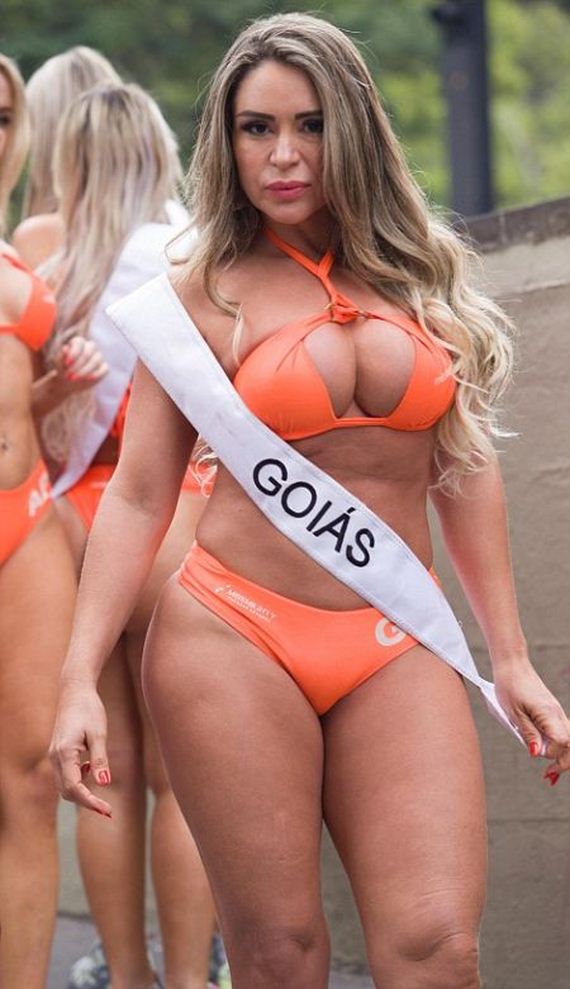 Miss Bumbum 2016 Contestants Stop Traffic While Showing Off Their Assets Barnorama