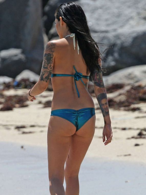 570px x 759px - Cami Li â€“ Bikini Photoshoot on Miami Beach - Barnorama