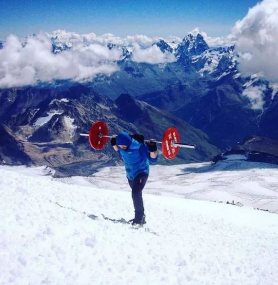 Powerlifter climbs mountain with 165lb barbell and what have you done ...