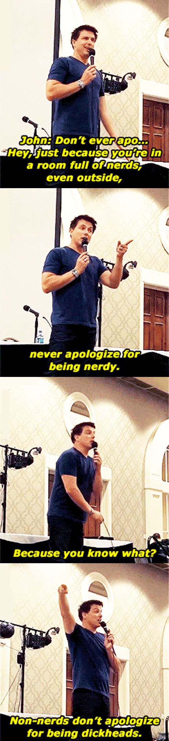 funny-John-Barrowman-conference-apologize-never