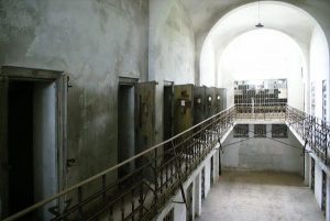 Terrifying Historical Prisons - Barnorama