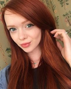 Stunning Redhead Julie - Barnorama