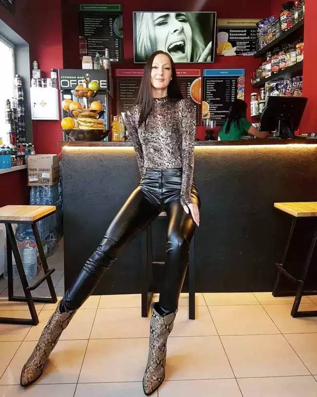 Yekaterina Is The Tallest Model In The World - Barnorama