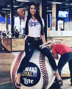 46 Sexy Girls Who Love Their Sports Teams - Barnorama